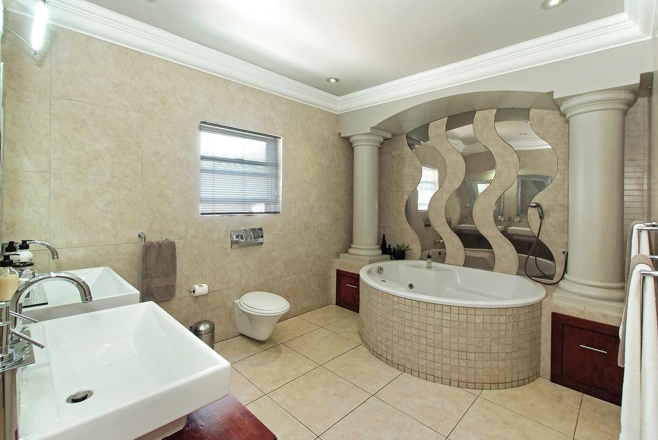 Ushaka Manor Guest House Дърбан Екстериор снимка