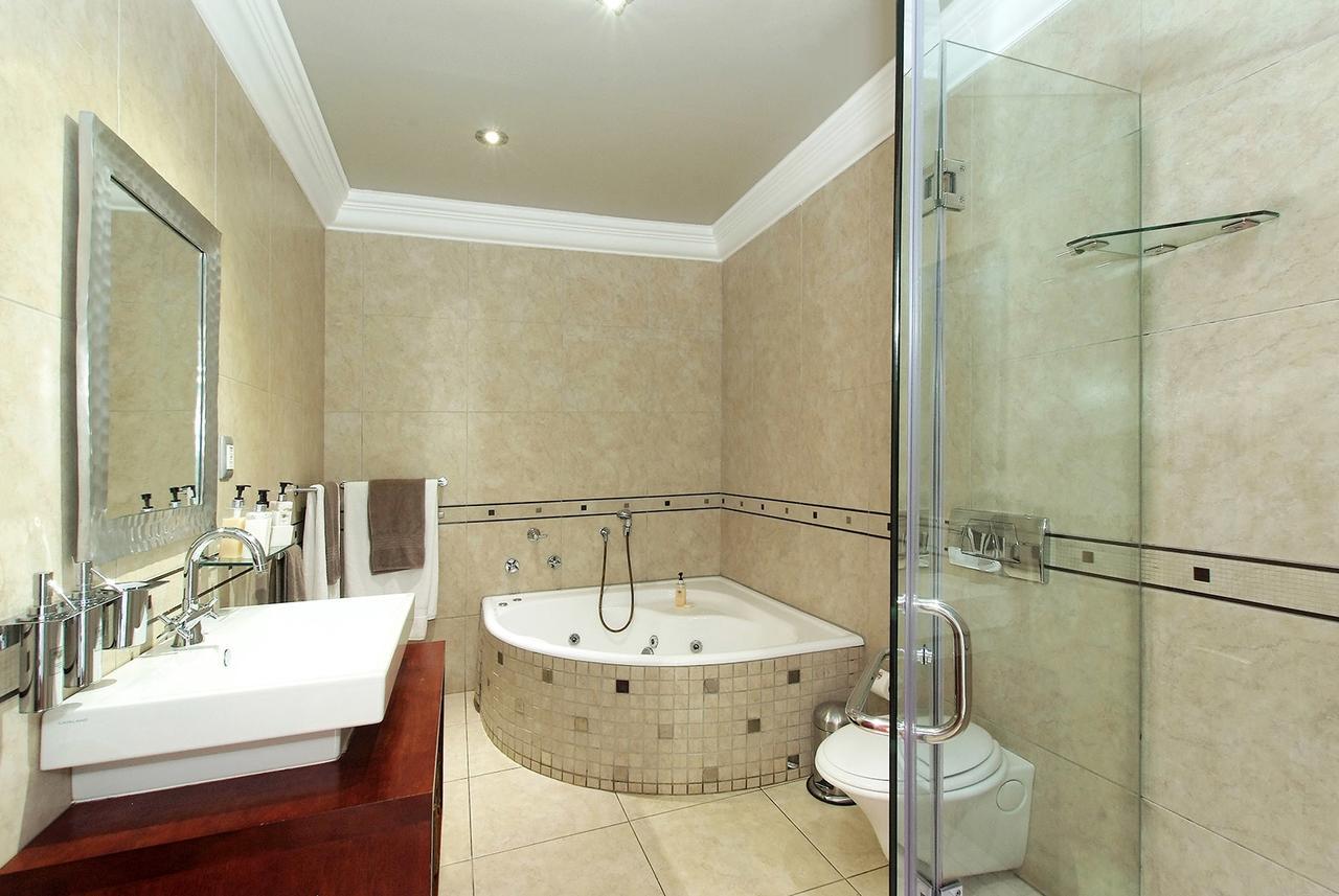 Ushaka Manor Guest House Дърбан Екстериор снимка