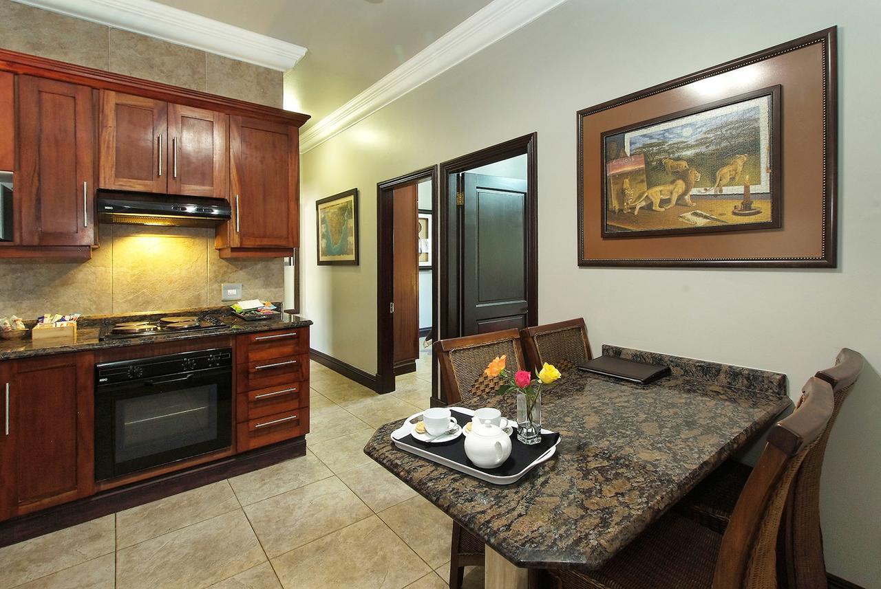 Ushaka Manor Guest House Дърбан Екстериор снимка